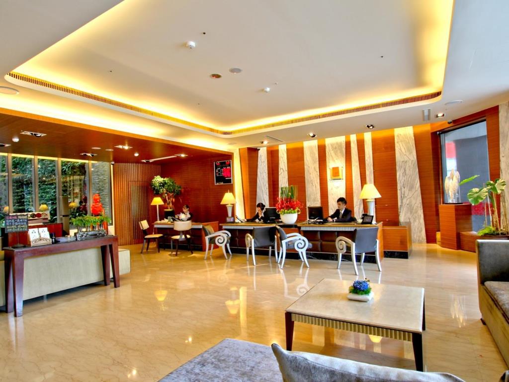 藍天麗池飯店(Azure Hotel)