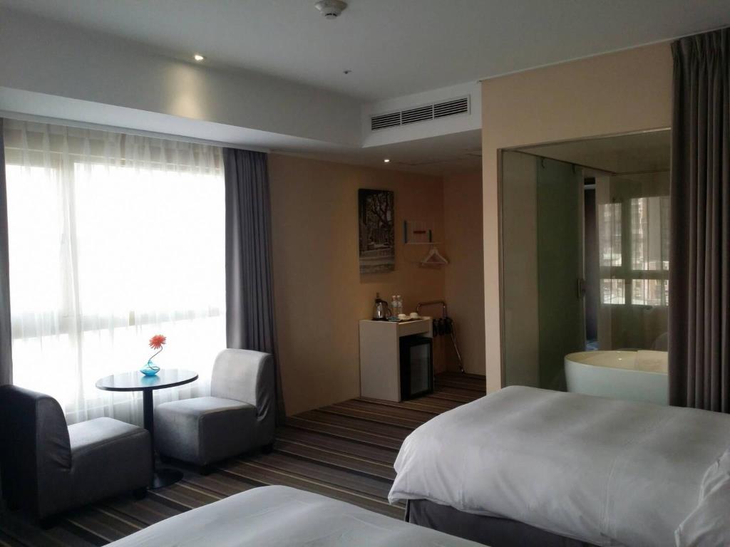 v(Hotelday Plus Tamsui)