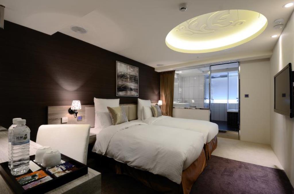 葳皇時尚飯店(V One Hotel)