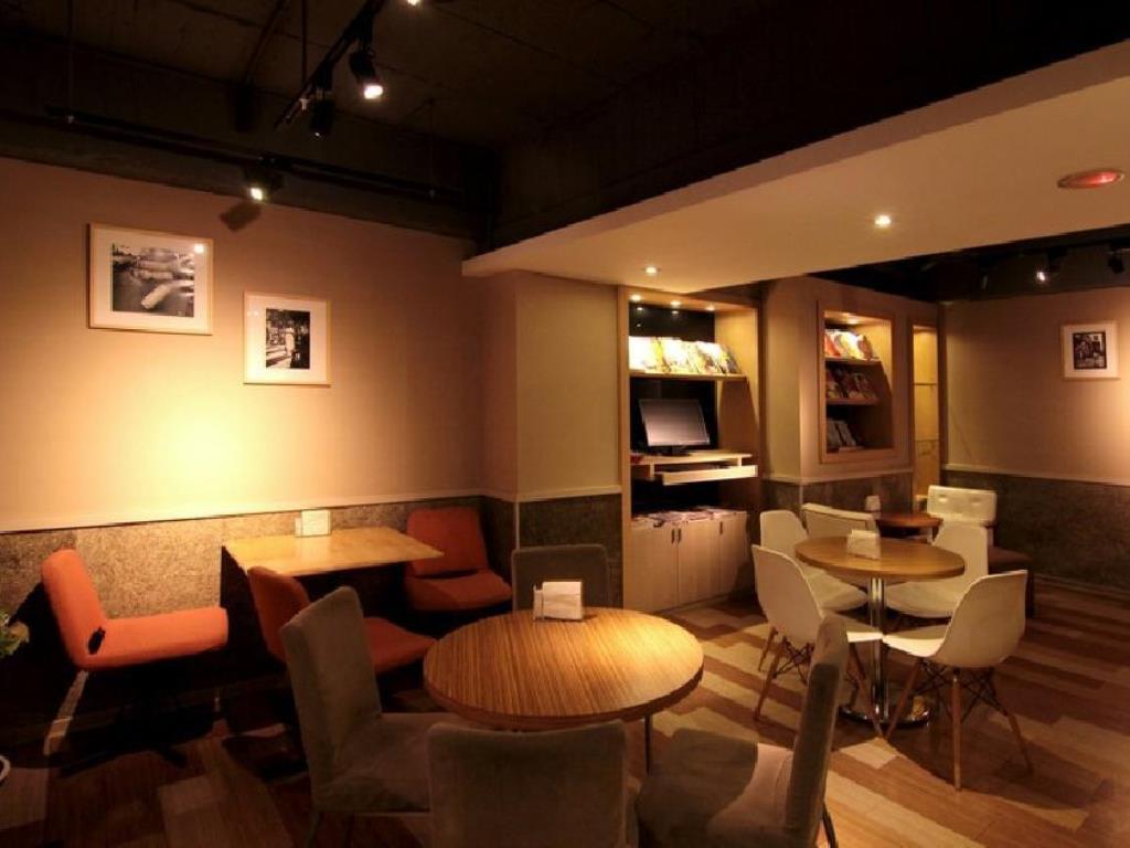 新月商旅(The Moon Hotel)