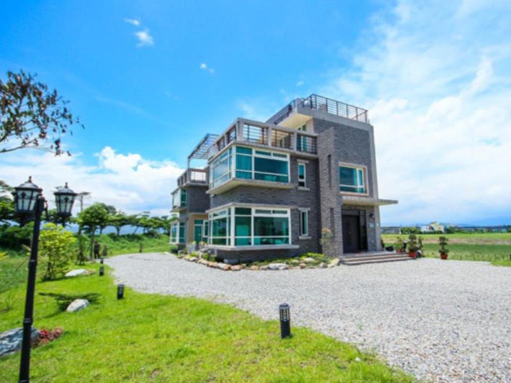 水岸恬園民宿(Dongshan Township Free Garden Bed and Breakfast)