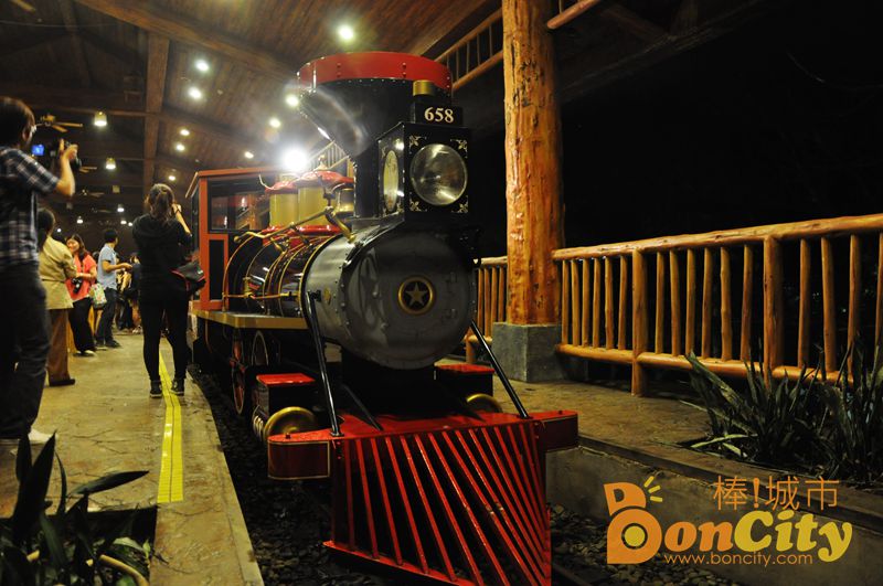 《遊樂園優惠》六福村「星光動物園」6/6周末登場-夜搭火車秘探非洲草原動物生態