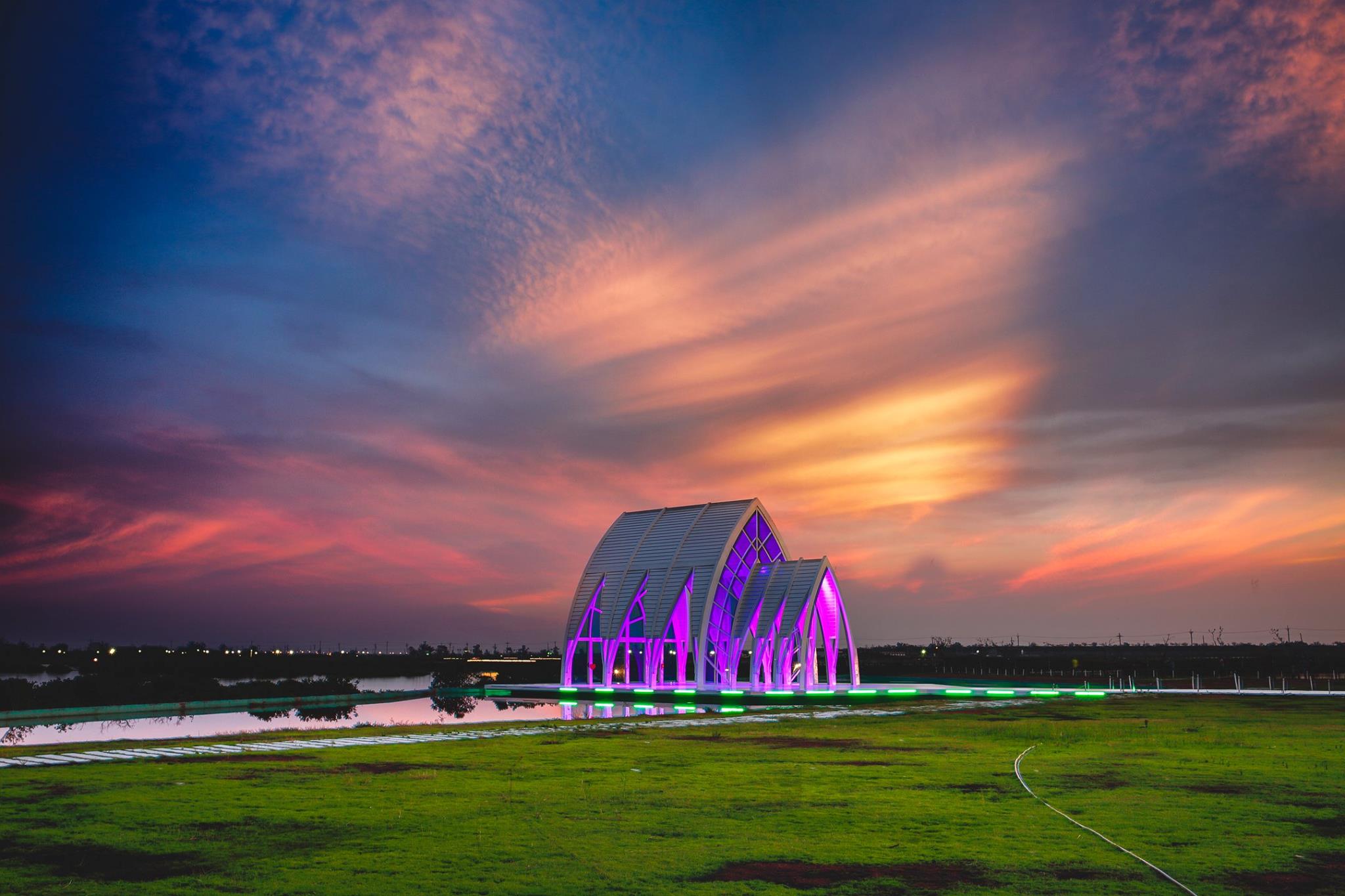 《活動》台南旅遊-北門水晶教堂於耶誕節及2015最後一天點燈至晚上9點!