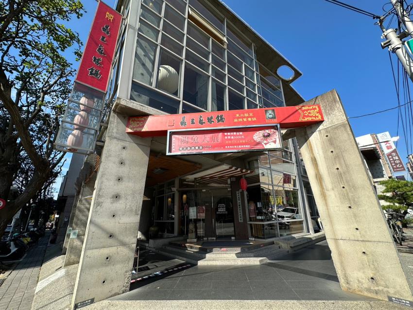 鼎王麻辣鍋公益店，麻辣鍋底無限續，麻香四溢的味蕾享受｜內含菜單｜台中火鍋