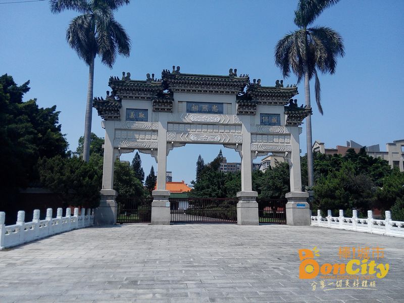 台中忠烈祠-仿清北方宮殿式建築，衛兵交接儀隊操槍表演
