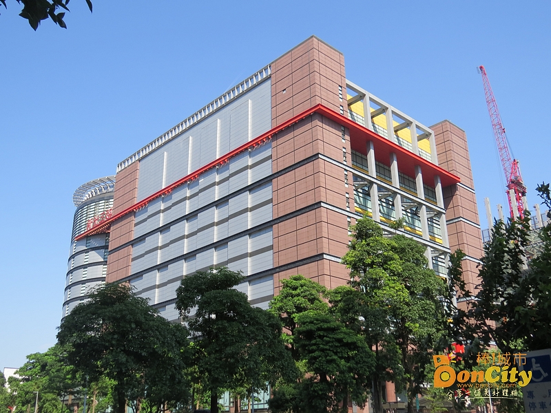 新光三越百貨公司(中港店)