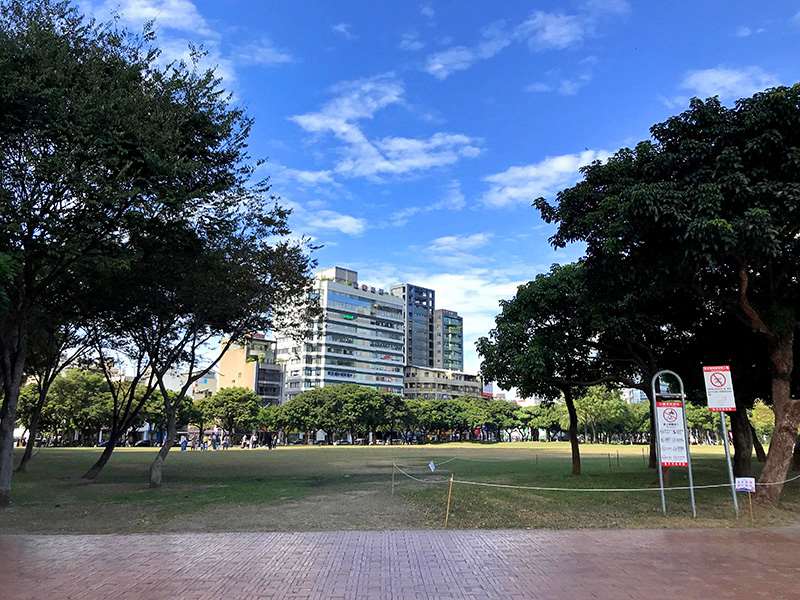 草悟道-佔地廣大的公園與大草皮，悠遊於綠藝之間。