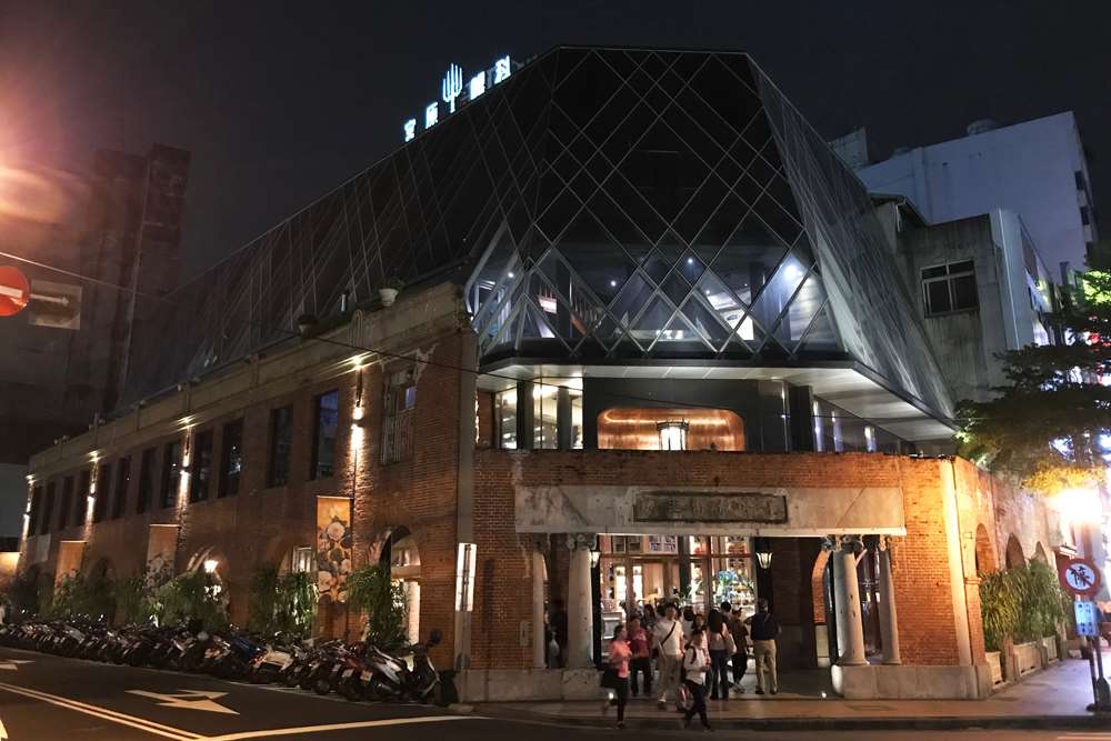 宮原眼科-眼科老宅華麗變身，必吃人氣冰淇淋，台中伴手禮日出鳳梨酥、乳酪蛋糕一次購足!