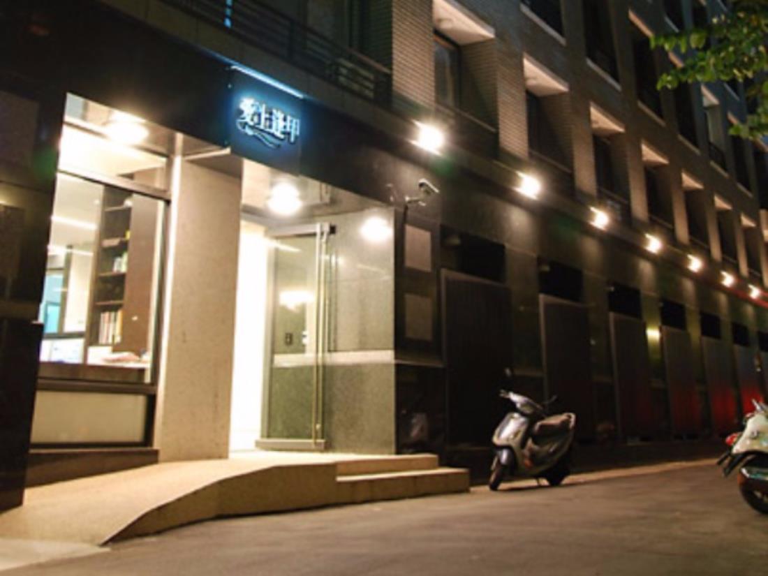 逢甲美宿館(J & I Home)