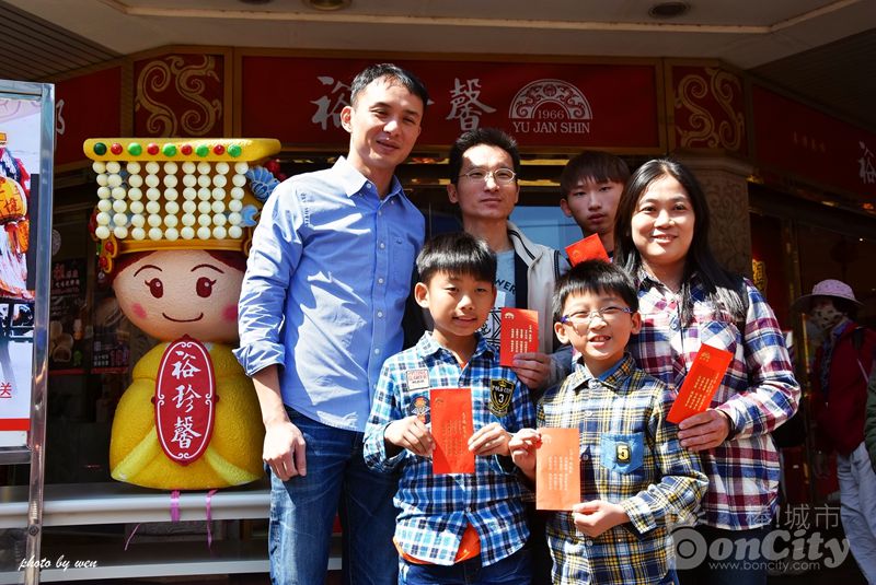 大甲媽祖回鑾-裕珍馨發送大甲媽墊轎金‧有拿有保庇，限量份數索取一空