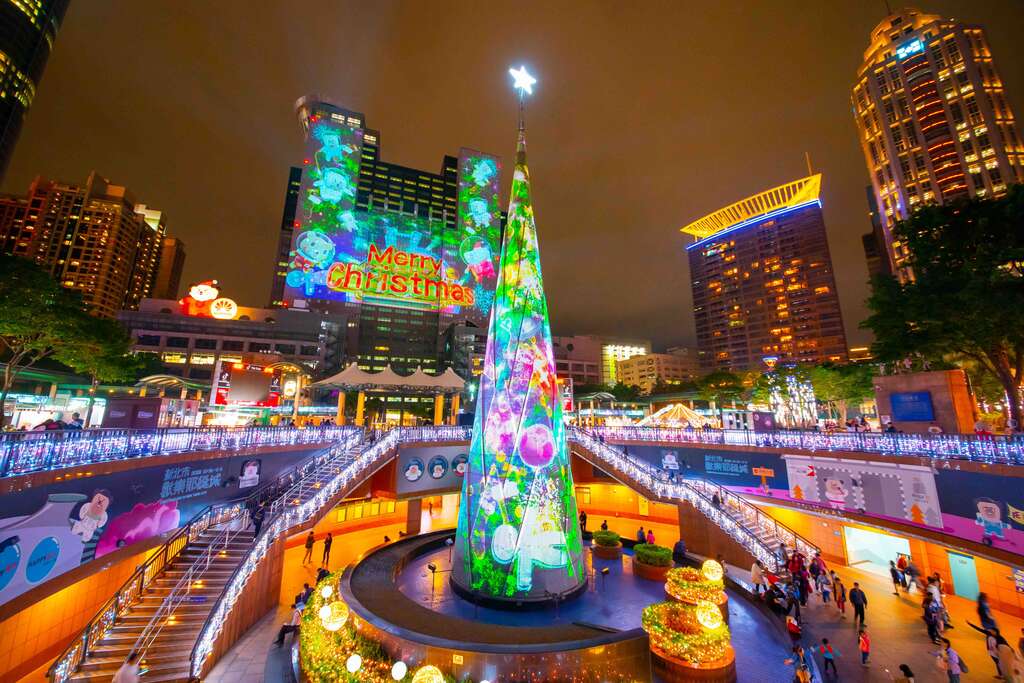 2019新北市歡樂耶誕城-全球唯一雙塔雷射光雕秀，點亮新板特區，首創三個第一，臺灣唯一冬季魔幻城市!
