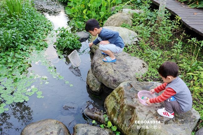 【宜蘭親子景點】花泉休閒農場 ♥ 兒時玩樂趣~溪裡撈小蝦小魚及DIY水族生態瓶 可以帶回家養喔!!水上盪鞦韆.親子戲水.DIY好去處!!
