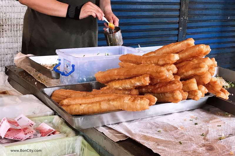 精武路燒餅油條，只賣三樣的排隊早餐，內含菜單