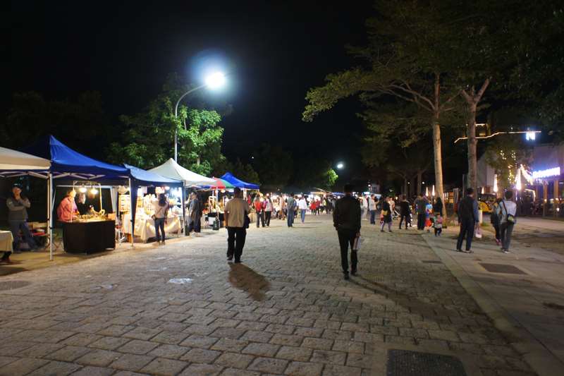 台東鐵花新聚落-鐵花村音樂聚落、臺東鐵道藝術村、彩繪熱氣球燈飾