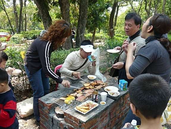 棒城市-2019中秋烤肉何處去? 中正露營區及鰲峰山公園開放烤肉