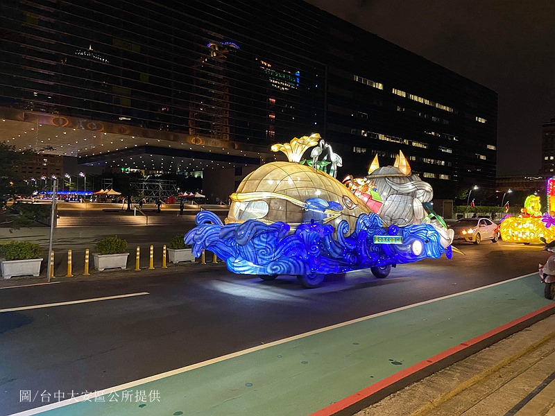 2020台灣燈會璀璨花燈車大遊行-以自然生態為元素大安區花車亮眼其中