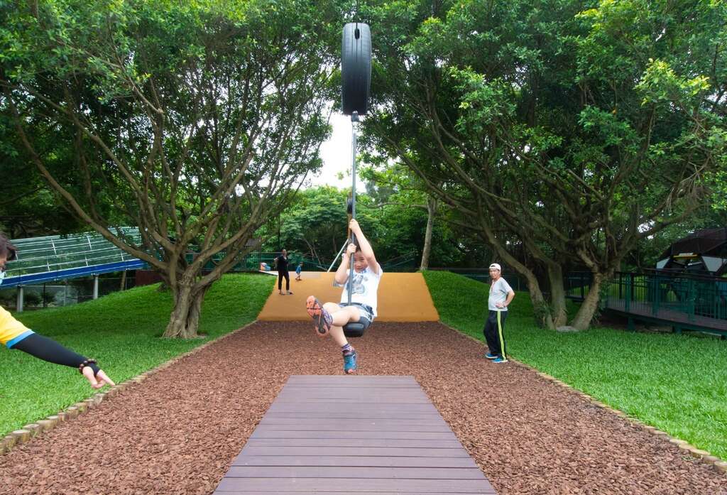 棒城市-【大溪埔頂公園】全桃首座高空溜索啟用，打造共融式遊戲場