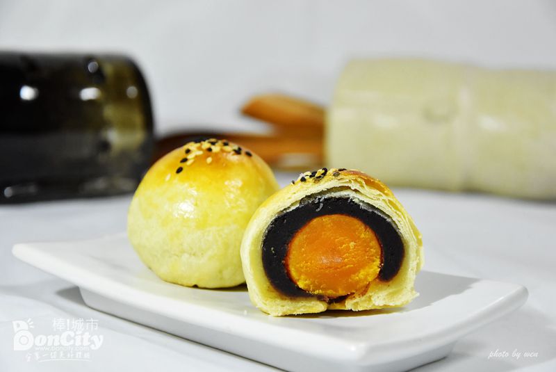 中秋味蕾超前部屬．每日限量出爐蛋黃酥20元、小月餅10元