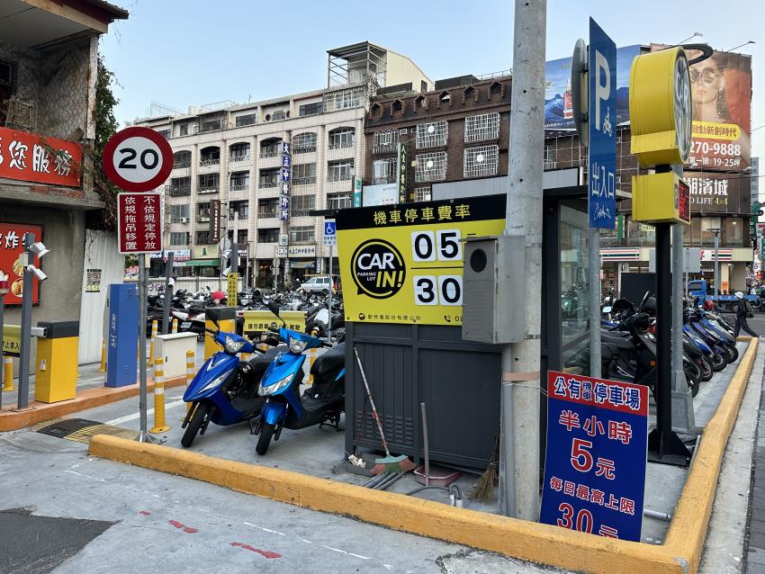 台中車站大智機車停車場入口處