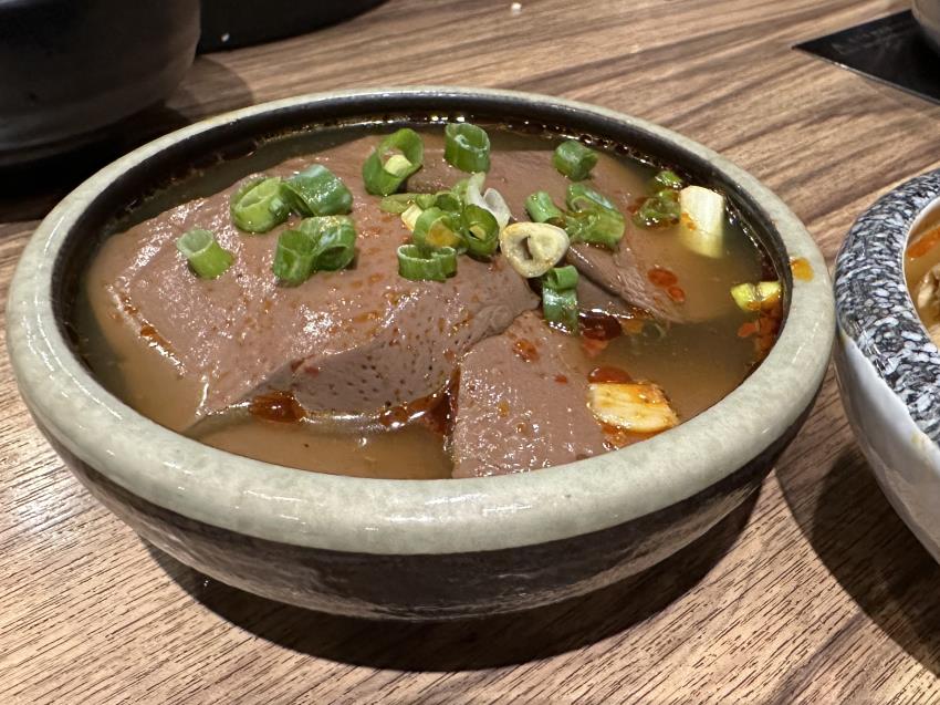 宇良食麻辣鴨血