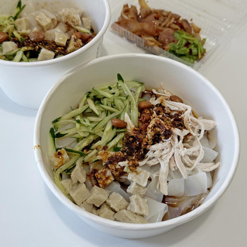 老家涼皮舖，陝西手工涼皮Q彈帶勁、酸辣香氣十足｜內含菜單｜台中第二市場周邊小吃美食推薦